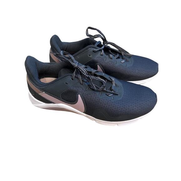 Nike Legend Essential Shoe, Womens SIze 7 1/2, Black with Purple - Picture 1 of 6